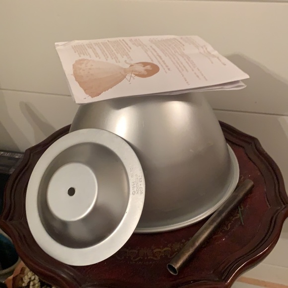 Wilton classic wonder mold - Picture 6 of 6